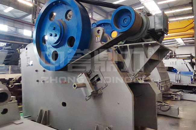 大型顎式破碎機(jī)