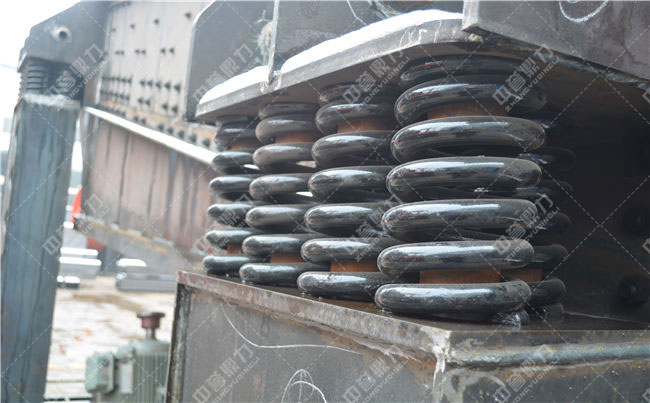 選擇振動給料機(jī)時(shí)應(yīng)注意的技術(shù)問題是什么?