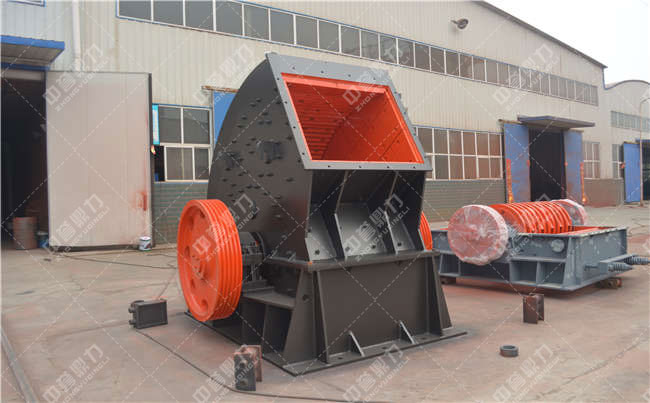 砂石生產(chǎn)線成套設備-整形式錘式破碎機
