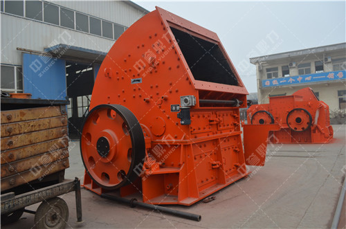 在購(gòu)買(mǎi)破石機(jī)時(shí)應(yīng)注意型號(hào)和配置