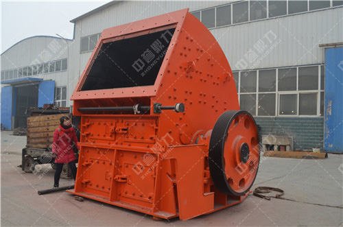 在購(gòu)買(mǎi)破石機(jī)時(shí)應(yīng)注意型號(hào)和配置