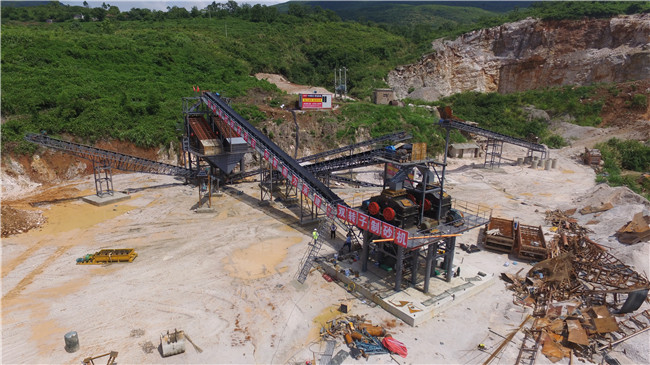 制砂生產(chǎn)線現(xiàn)場(chǎng)圖片